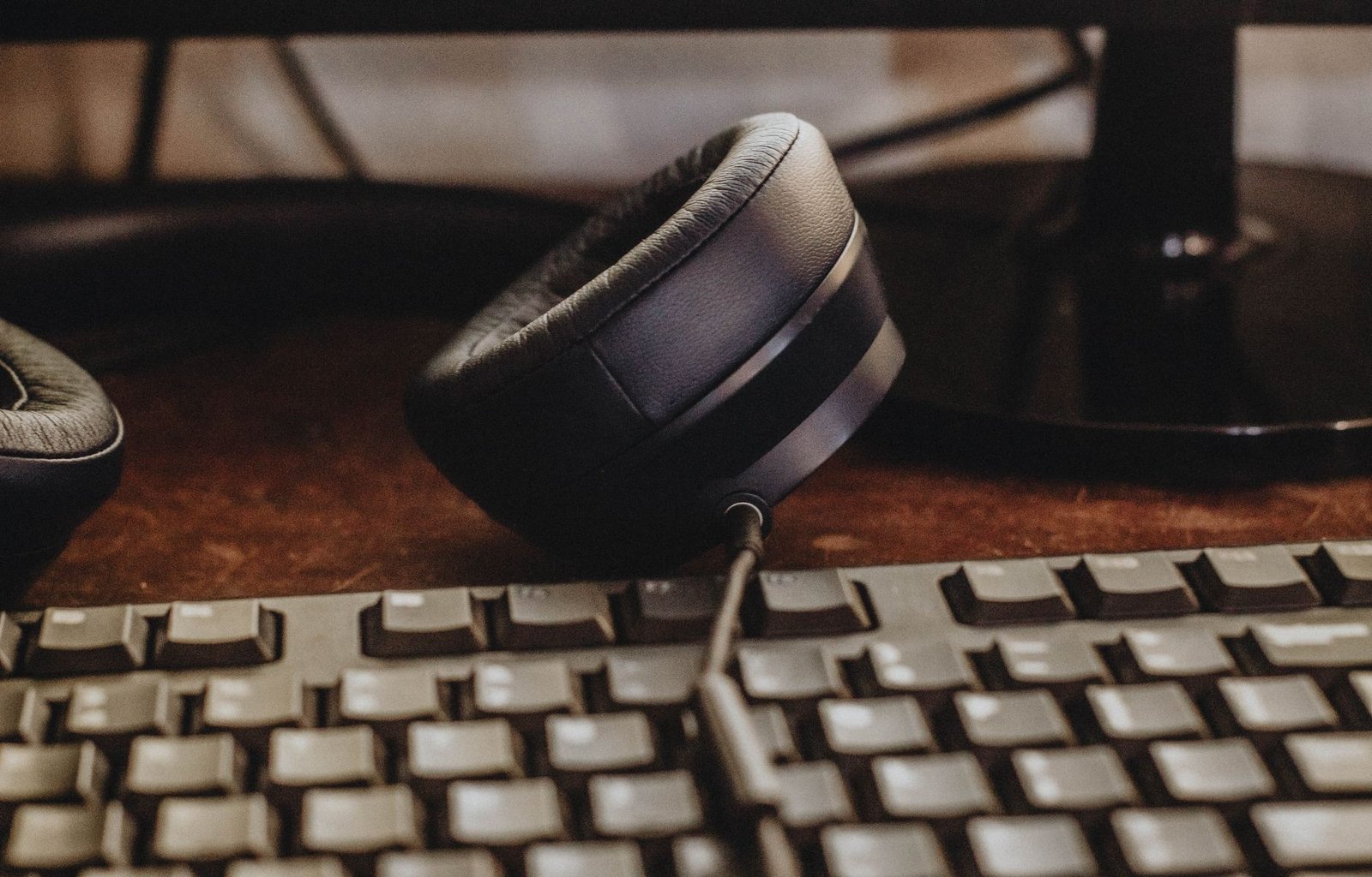 No More Peeling: The 5-Year Hydrolysis Secret For Pu Leather Earpads